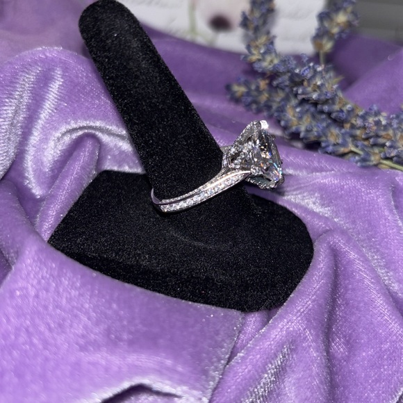 π βοΈ π Magical describes it! Travel Ring For A Queen π Glorious 6 carats. #EA42 - Picture 4 of 12